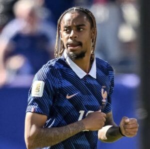 PSG Set €150 Million Price Tag on Barcola Amid Arsenal and Liverpool Interest